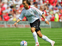 Bolo Zenden in action 